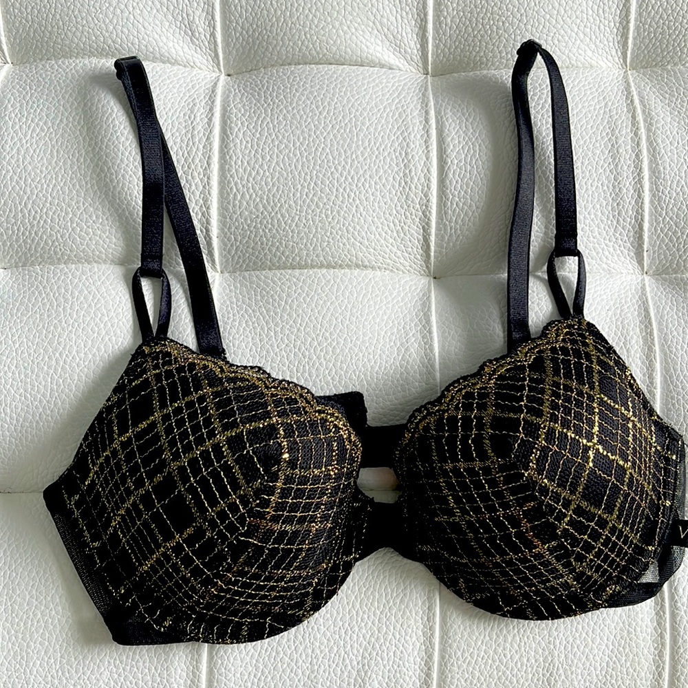 Victoria Secret brand new bra . New with out tags. 34 B